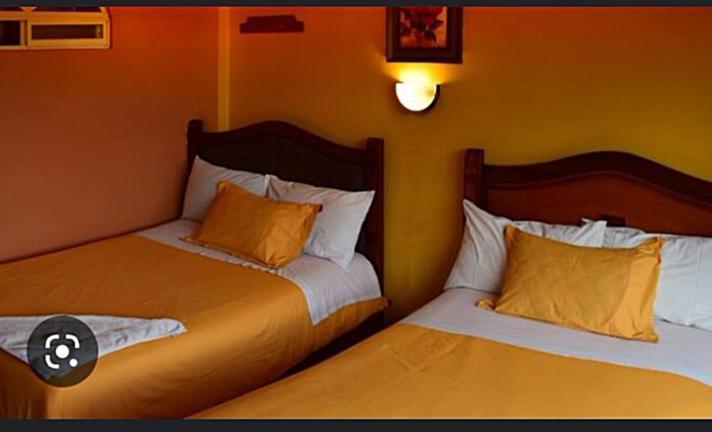 Hostal Miguel Angel Hotel กีโต ภายนอก รูปภาพ